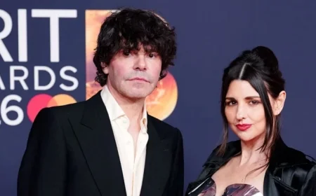 Tim Burgess Honors Stone Roses’ Mani Before the Brit Awards