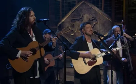 Mumford & Sons Electrify ‘SNL’ with ‘Rubber Band Man’ and ‘Here’