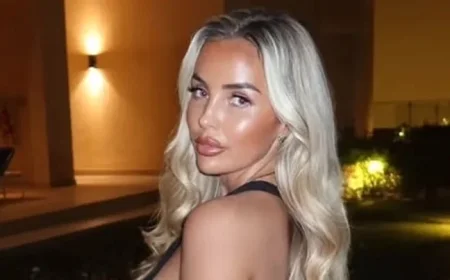 Cole Palmer’s Girlfriend Captivates Fans in Skimpy Dress Before Arsenal Match