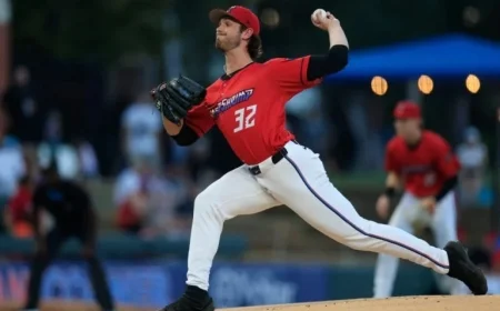 Thomas White Diagnosed with Oblique Strain Injury