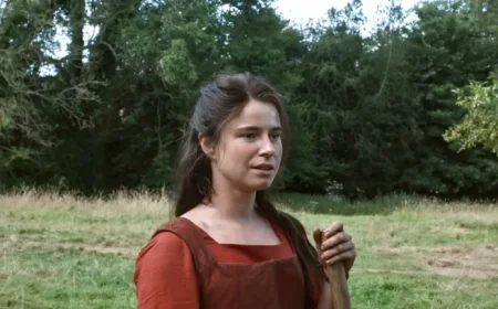 Jessie Buckley Honors Emily Watson in Award Win Dedication