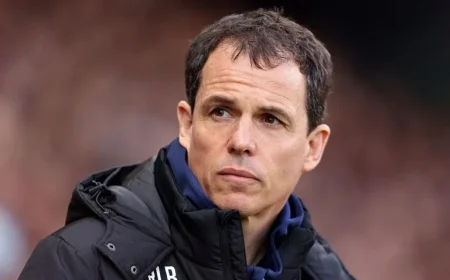 Le Bris Updates on Injuries, Praises Sunderland Star’s Award-Winning Progress