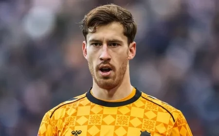 Sunderland’s Robin Roefs Faces Time Out with Hamstring Injury; Newcastle Derby Impact