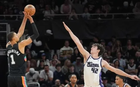 Maxime Raynaud delivers another double-double as Kings slide again, coach praises fight