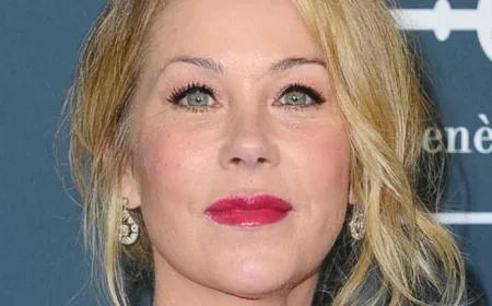 Christina Applegate Ignored Brad Pitt for Years After Awards Show Snub