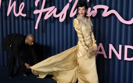 Lily Allen’s Dress Features Lyrics Criticizing Ex David Harbour
