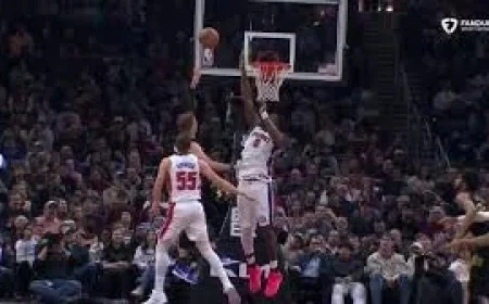 Jalen Duren Elevates for the Big-Time Block and Extends a Double-Double Run