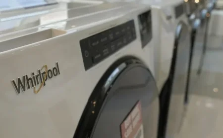 U.S. Manufacturers Cut Jobs; Workers Appeal to White House for Aid