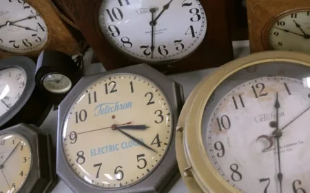 Time Change: Alberta Premier to Consult on Scrapping Clock Changes, Prefers More Light at Night