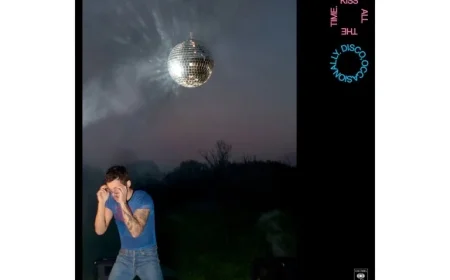 Harry Styles Pop Up Toronto: How ‘Kiss All the Time. Disco, Occasionally.’ Turns the Crowd into Character