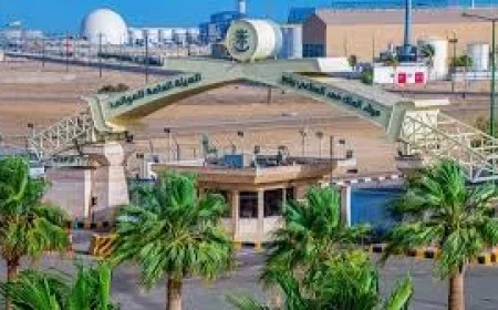 Aramco Reroute as Gulf Storage Fills: Red Sea Detour at a Turning Point