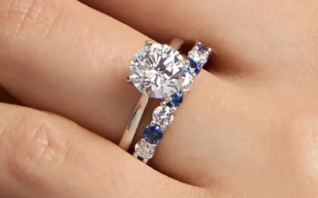 S and the Quiet Power of a Ring: Why Carolyn Bessette Kennedy’s Minimalism Keeps Returning