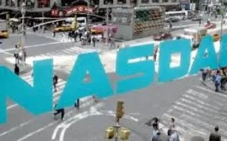 Nasdaq Index Pressured Before the Bell as Oil Shock and Geopolitics Weigh