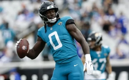 Panthers Finalize Deal with Linebacker Devin Lloyd