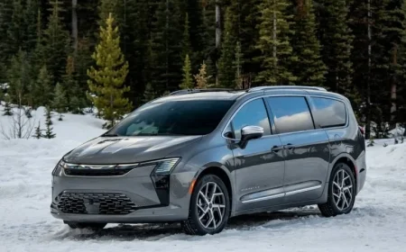 The 2027 Chrysler Pacifica Looks Like a Kia Knockoff — Orders Open for Windsor‑Built Model
