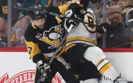 Tyreek Hill Reacts Predictably to Tua Tagovailoa’s New Team Announcement