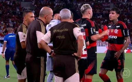 Flamengo Vs Cruzeiro: Cruzeiro Fans Mobilize Fake-Note Protest at Maracanã