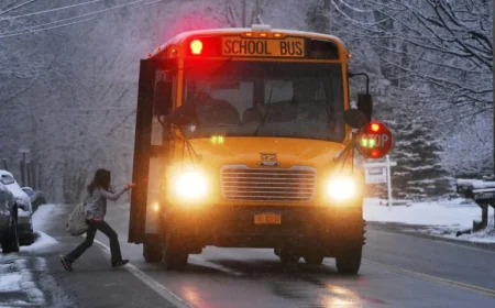 Transport Scolaire: Morning After the Ice Storm as Communities Split on Reopening