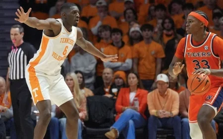 SEC Tournament 2026: Tennessee Stuns Auburn 72-62 on Nate Ament's 27-Point Return — Quarterfinals Set for Friday