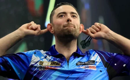 Jonny Clayton Darts: Clayton hammers Humphries to win Nottingham final