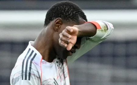 Bayern Munich left reeling: red card, early goal and halftime chaos at BayArena