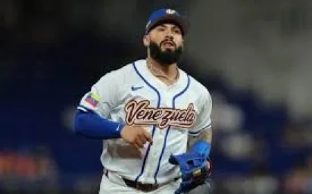 Gleyber Torres and the quiet weight of a bench spot in a tournament built on national pride