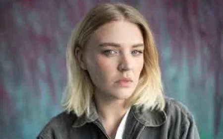 Rebecca Lucy Taylor Anchors a 50th‑Anniversary Teeth ‘n’ Smiles Revival — A Bold Pivot from Stage to Stage