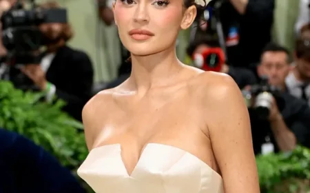 Kylie Jenner Shuts Down Oscars 2026 in Red Hot Gown — The Racecar Red That Rewrote the Carpet
