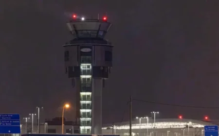 Aeroport Quebec paralyzed by threatening call, terminal evacuated