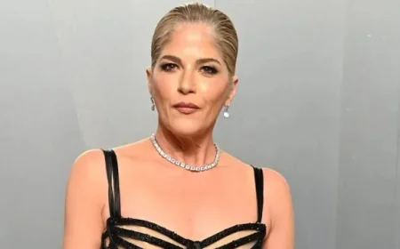 Selma Blair Carries a Cane Amid MS Battle on 2026 Vanity Fair Oscar Party Red Carpet