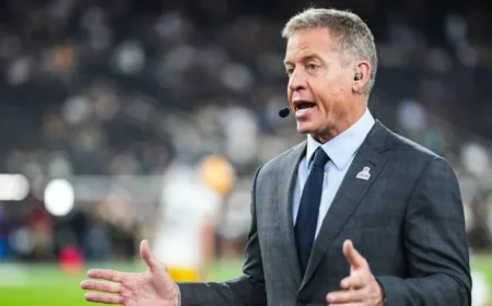 Troy Aikman says he will continue role with Dolphins after consulting on GM hire