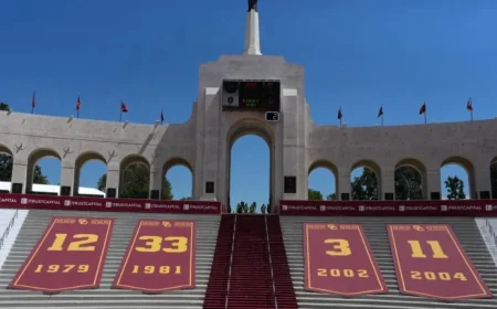 Matt Leinart shuts down USC push to unretire No. 11 as fans rally behind his stance