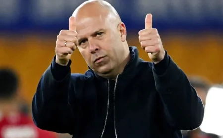 Sky Football: Arne Slot Pushes Back After Carragher Calls Liverpool a ‘Team of Individuals’ — What It Reveals