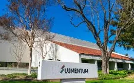 Lite Stock: A $2B quarterly run-rate promise collides with a same-day sell-off