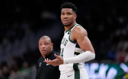 Giannis Antetokounmpo, Bucks Disagree on Season’s Completion: Sources
