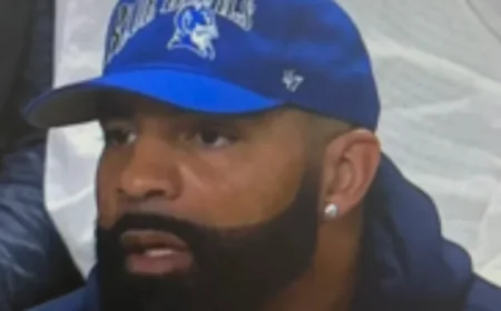 Duke Boozer spotlight explodes as Carlos Boozer’s beard and gum draw eyes during Siena scare