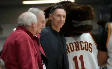 Santa Clara Basketball Coach Herb Sendek faces a 30-year spotlight as Steve Nash salutes the Broncos’ return