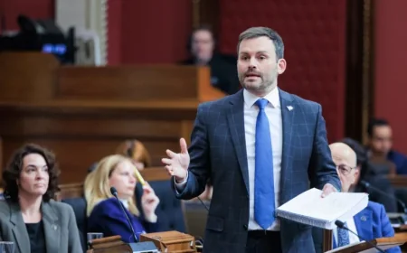 La Voix: PQ Leader Says Federal Public Servants Will Lose Jobs — What That Reveal Means