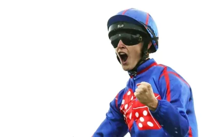 Heir apparent Zac Lloyd steals biggest prize in Golden Slipper on James McDonald’s crowning day