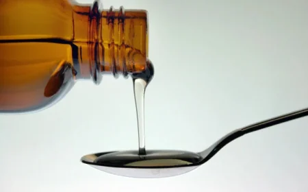 Ibuprofen Recall 2026: A parent’s quiet decision at the kitchen sink as nearly 90,000 children’s bottles are pulled