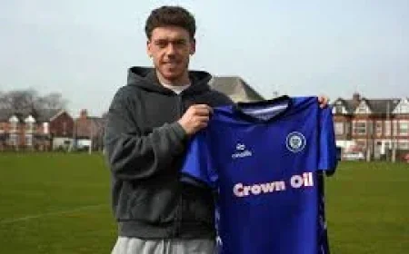 Rochdale Afc sign Oldham winger Luke Hannant