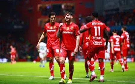 Atlas – Querétaro and the Saturday ritual: families, food drives, and a stadium asked to roar