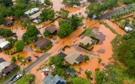Thousands evacuated as Hawaii faces worst flooding in 20 years