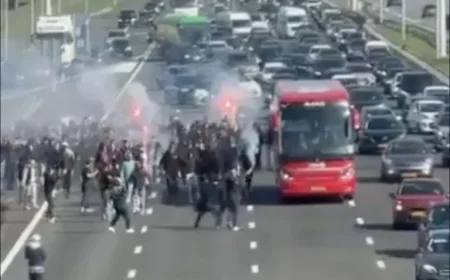 Ajax Fc supporters storm A4 as team bus heads to Klassieker