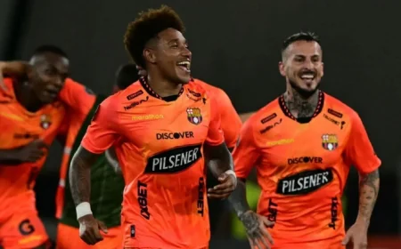 Barcelona Sc – U. Católica: At the Monumental gates, a matchday of QR codes, discounts, and divided attention