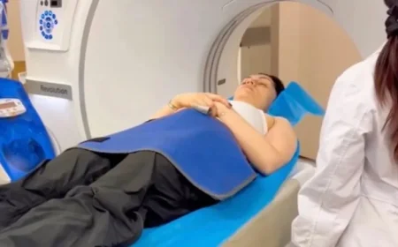 Jessie J: jessie j rushed to hospital with broken neck fears after smashing head in car