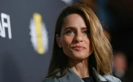Amanda Peet Discloses Breast Cancer Diagnosis and Parents’ Passing