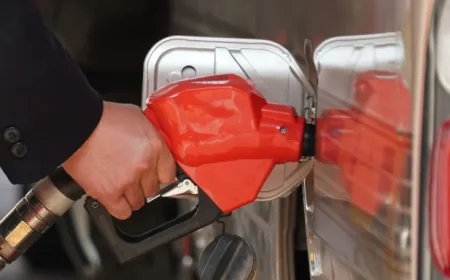 Oil Futures Decline Amid US-Iran Trade Tensions