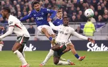 Alejandro Garnacho: Everton turn up heat on Rosenior as Beto double and Ndiaye sink Chelsea