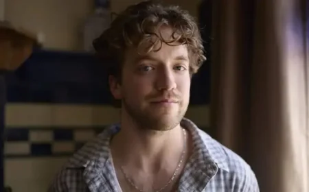 Homebodies Sbs: Meeting the ghost of your teenage self in a small-house drama